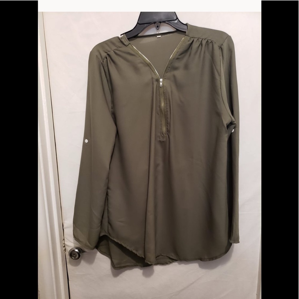 Bonus Jewelry included ‼️‼️ Women olive green top